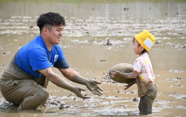 【ホストエリア活動】生き物調査・どろんこラグビー体験を実施しました