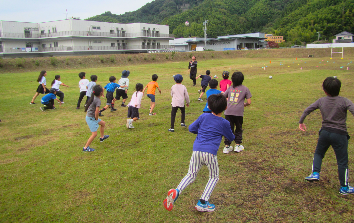 【ホストエリア活動】令和7年度静岡市ふれあい健康増進館ゆ・ら・ら ラグビー教室にてラグビー体験を実施しました