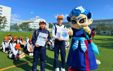 REVSキャラバンにてSDGs啓発エコクリアファイルを配布しました